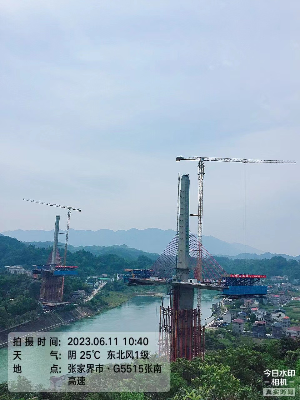 張家界國輝建材有限公司,張家界塔吊租賃,施工電梯租賃,重型吊車租賃,隨車吊租賃,辦公車輛